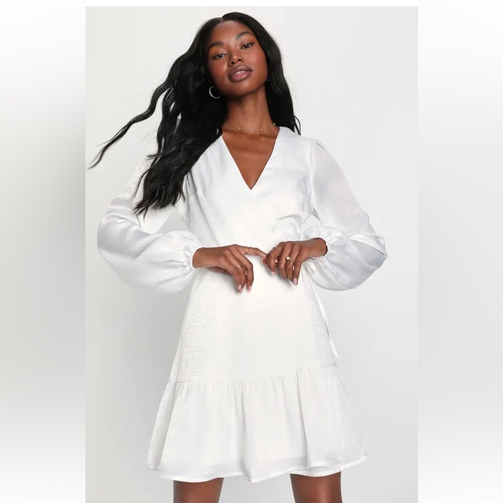 NWT Lulus So Splendid White Satin Long Sleeve Wrap Dress Size Medium